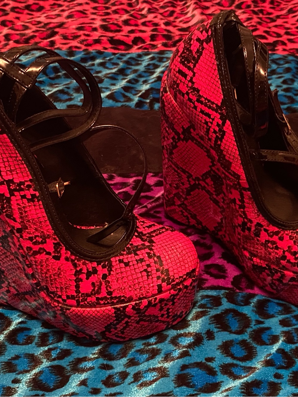 Women's Hot Pink Snake-Print Platform Wedges